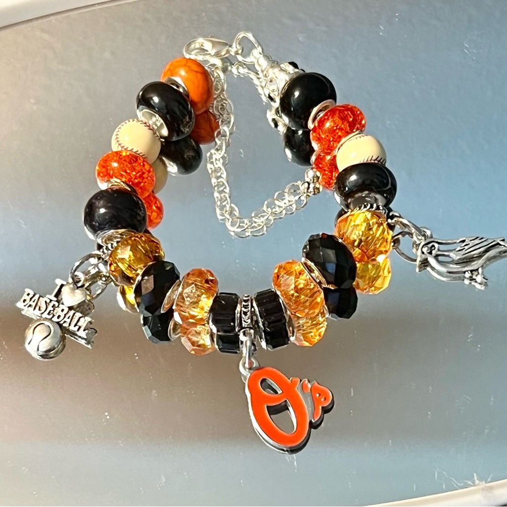 Baltimore Orioles beaded charm bracelet